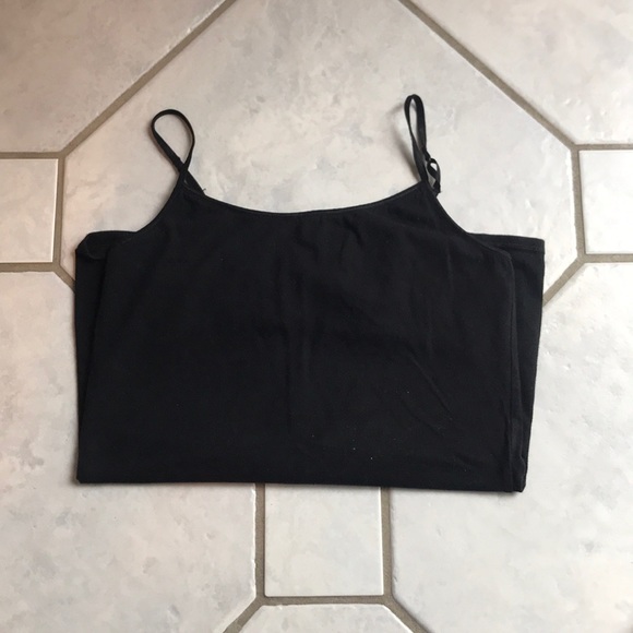 Black and white tanks - Picture 2 of 5